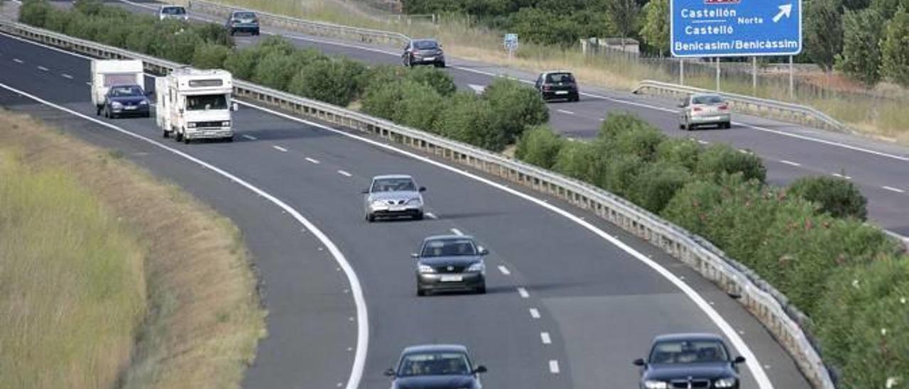 Tránsito rodado en la autopista de peaje en Castelló.