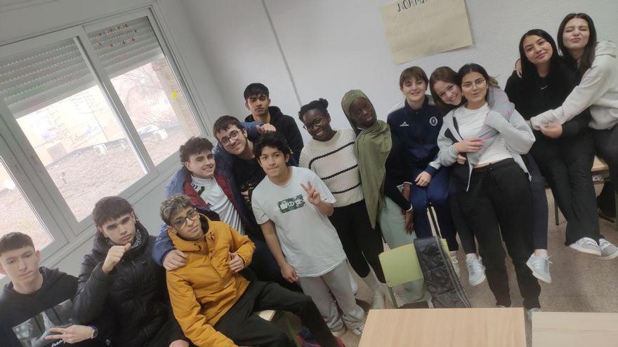 Los alumnos de 4º de la ESO del IES Río Gállego de Zaragoza reciben una visita muy especial