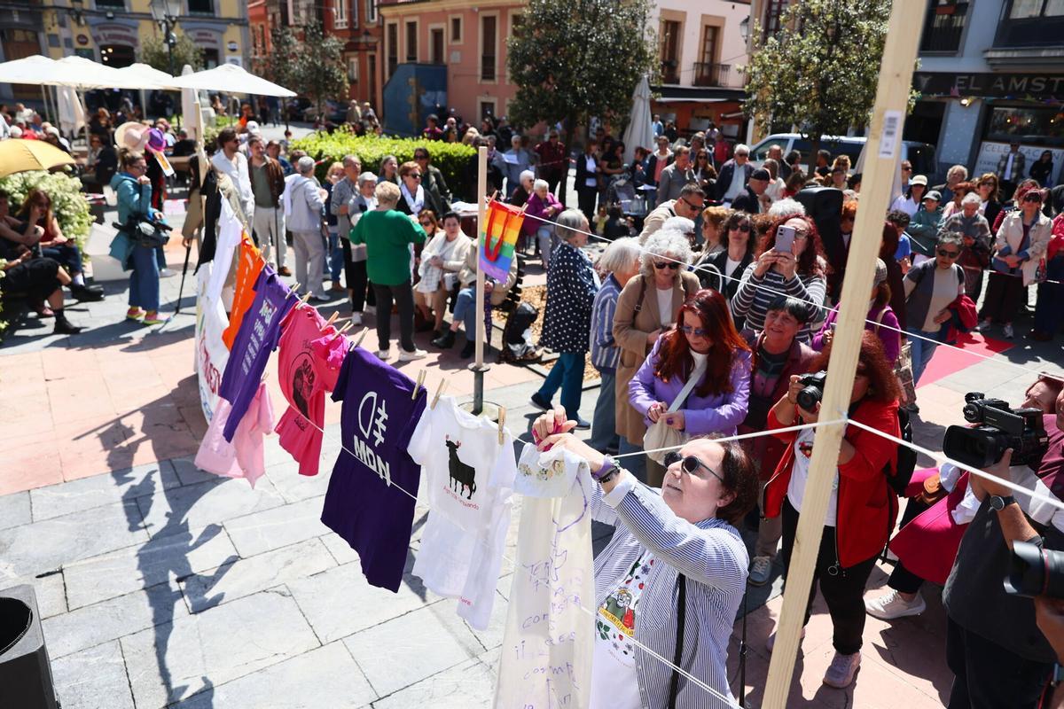 GIJÓN. Plaza del Lavaderu. Acto de homenaje a Rambal por el 50 aniversario de su asesinato GIJÓN. Plaza del Lavaderu. Acto de homenaje a Rambal por el 50 aniversario de su asesinato