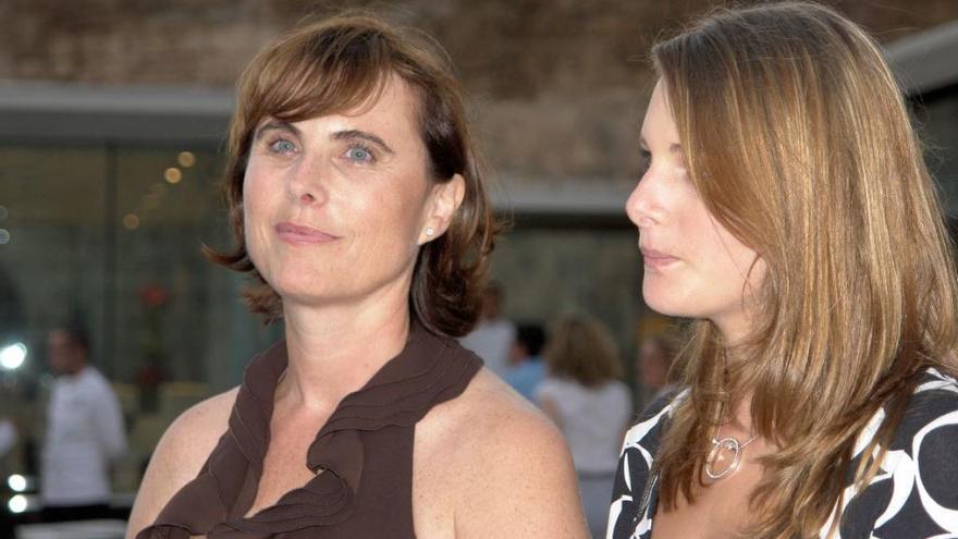 Karin Köller mit Tochter bei ihrer Verabschiedung im Sommer 2007.