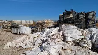 La Guardia Civil descubre un vertedero ilegal en Córdoba que exportaba toneladas de plástico a Marruecos, Turquía o India