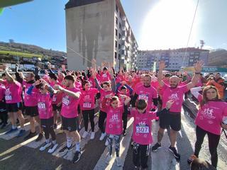 Marea rosa en Langreo contra el cáncer: una carrera solidaria reúne a cuatrocientas personas