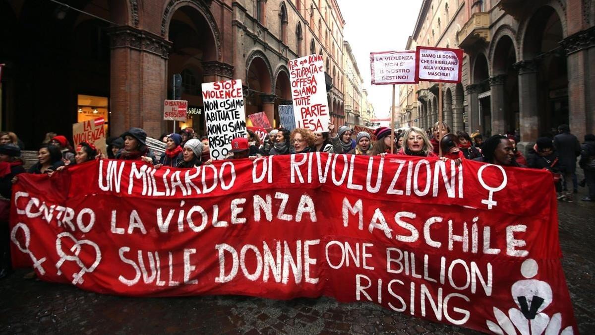 zentauroepp32786813 bologna  italy   14 02 2016   women take part in a rally as 190804190428