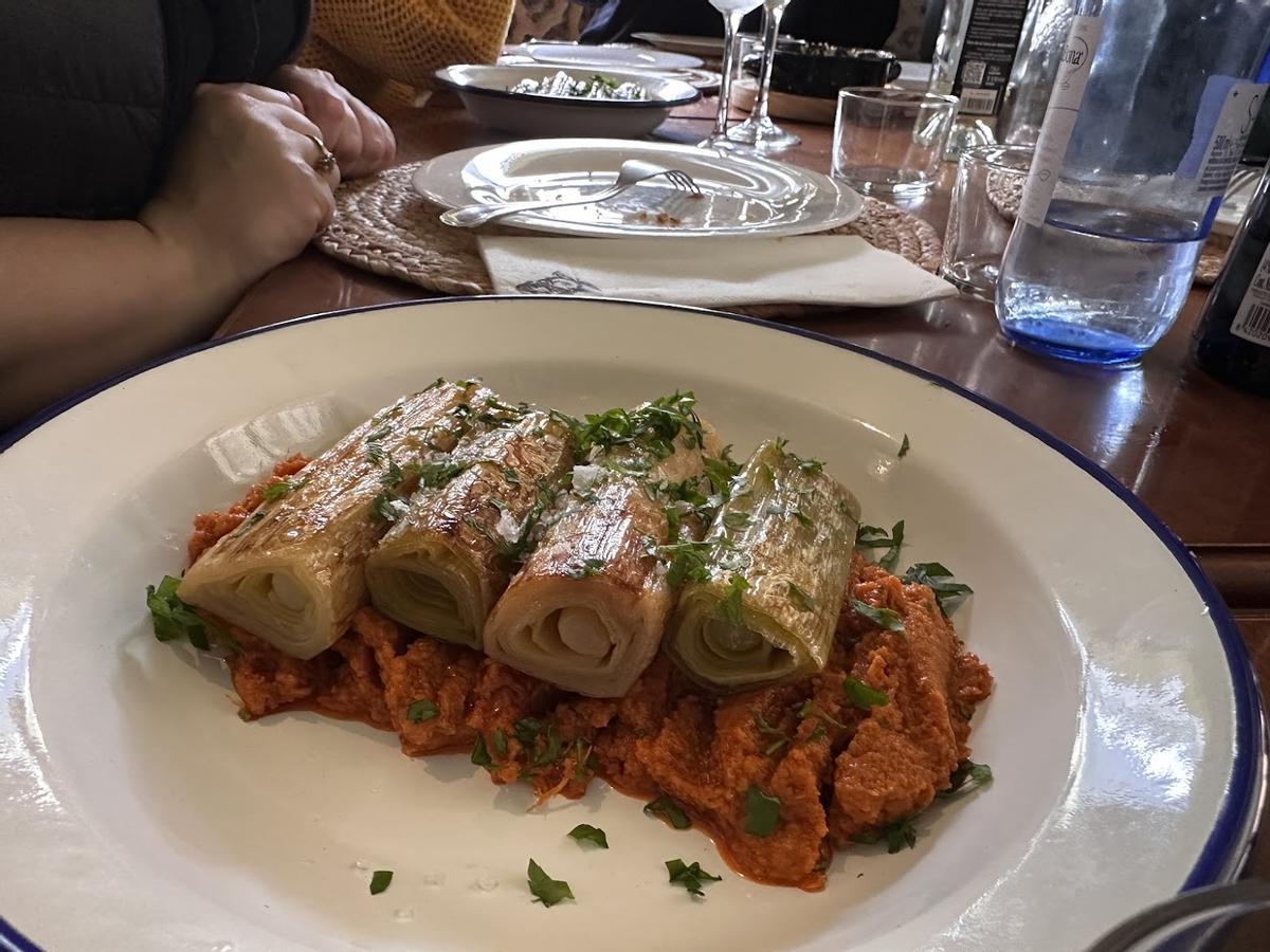 Un plato de puerros guisados.