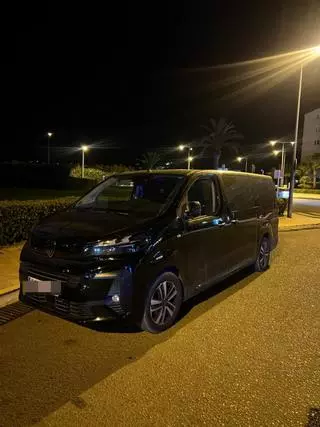 Cazada en Ibiza una furgoneta que transportaba pasajeros de forma irregular: multa de 15.000 euros