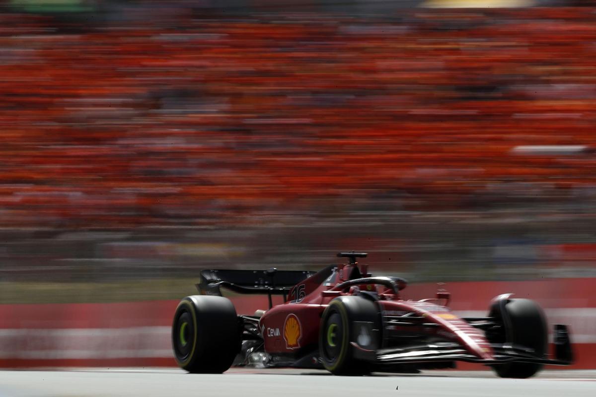 MONTMELÓ (BARCELONA), 22/05/2022.- El monegasco Charles Leclerc (Ferrari), durante el Gran Premio de España de Fórmula Uno disputado este domingo en el circuito de Barcelona-Cataluña, en Montmeló (Barcelona). EFE/Alberto Estévez