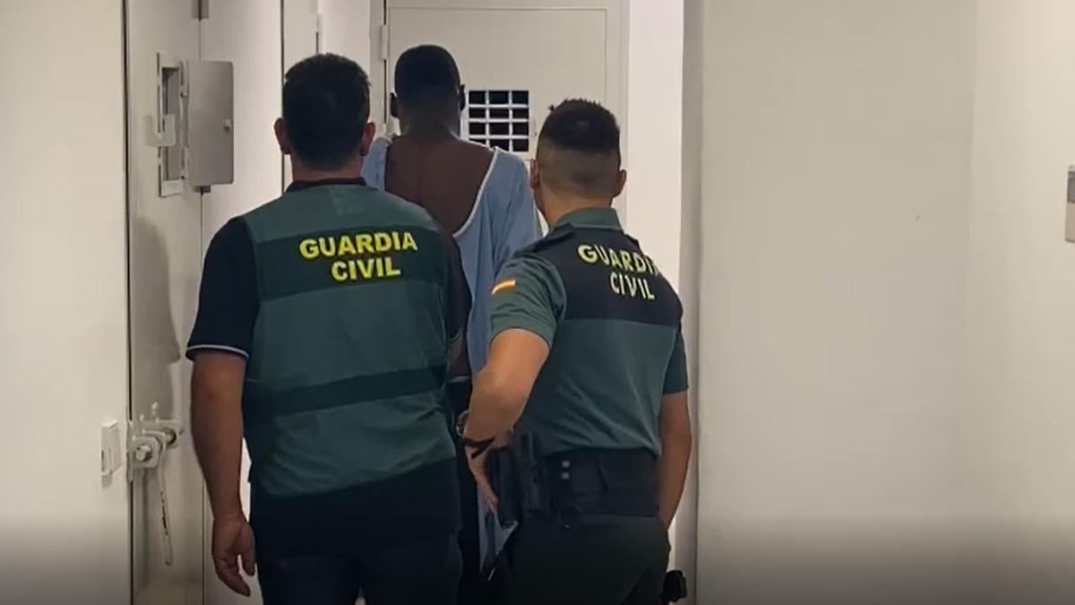 Traslado del detenido a dependencias de la Guardia Civil