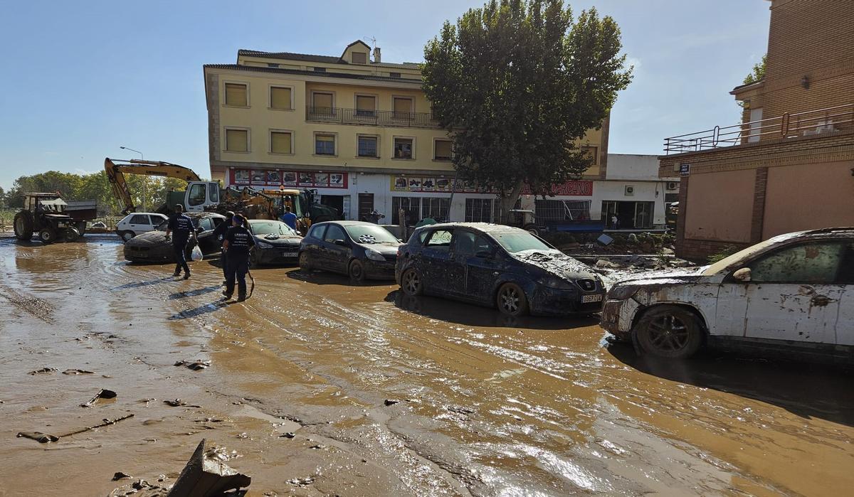 Tareas de limpieza en las calles de Utiel.