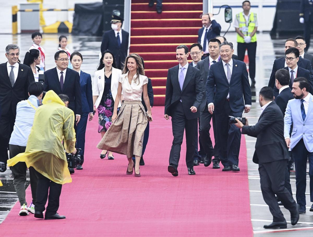 El presidente sirio, Bashar Al Asad, y su esposa, a su llegada a la ciudad china de Hangzhou. El presidente sirio, Bashar Al Asad, y su esposa, a su llegada a la ciudad china de Hangzhou.