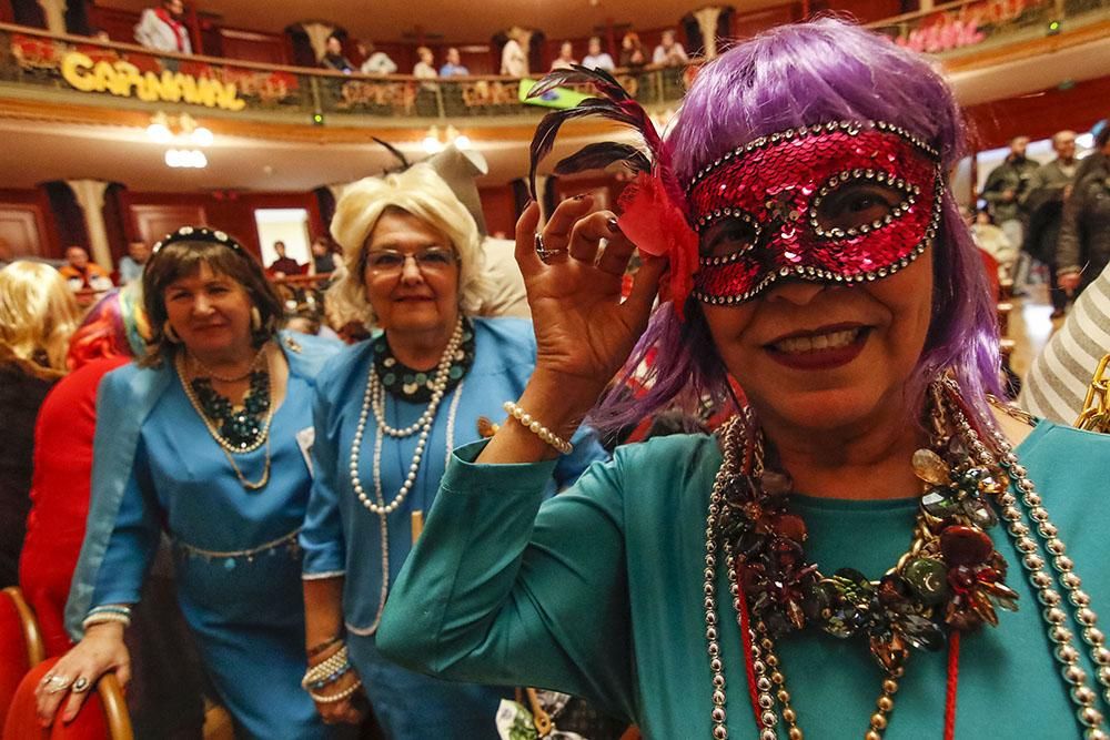 El Gran Teatro acoge la fiesta del Carnaval de los Mayores