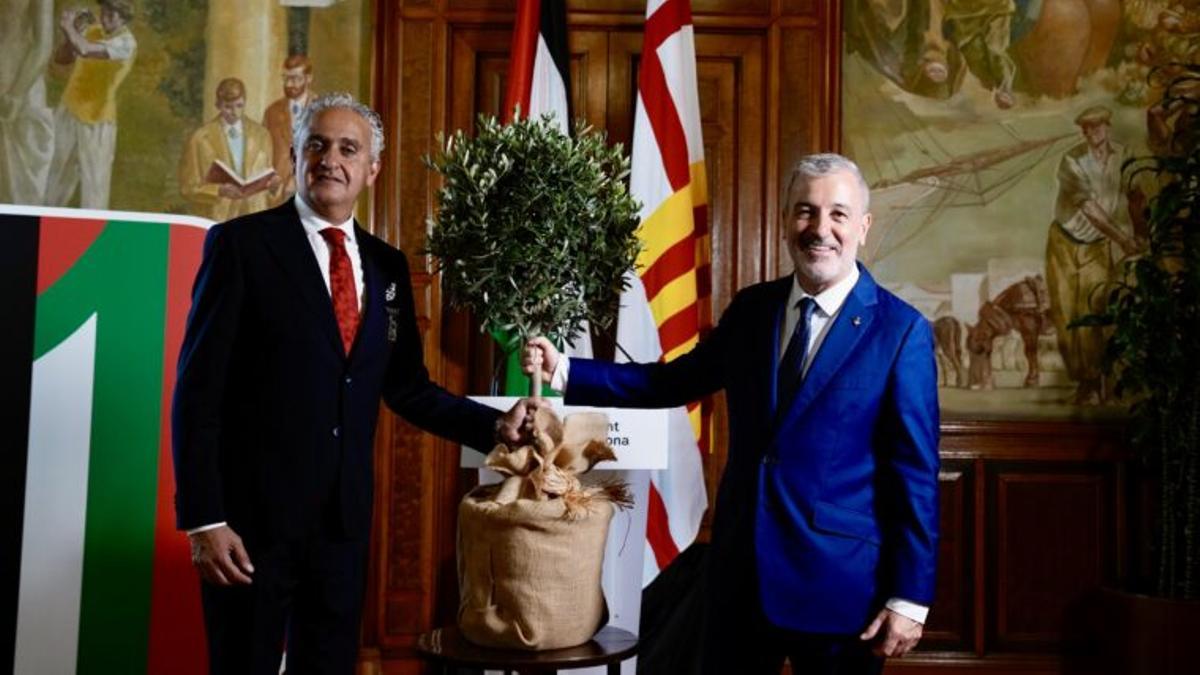 Los alcaldes de Barcelona y Ramal·lah han firmado el primer acuerdo de cooperación internacional entre ambas ciudades en el marco del proyecto Distrito 11, Ciudades de Palestina
