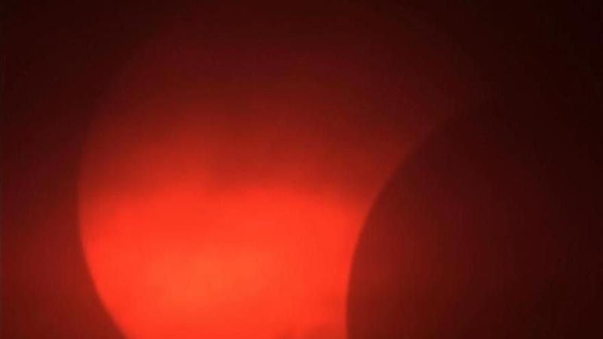 Un eclipse celestial: así se vio desde la torre de la iglesia gótica de Sant Bertomeu de Xàbia