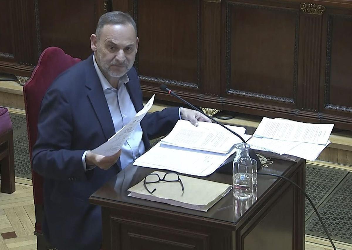 Ábalos nega els suborns i defensa la seva gestió en la compra de mascaretes