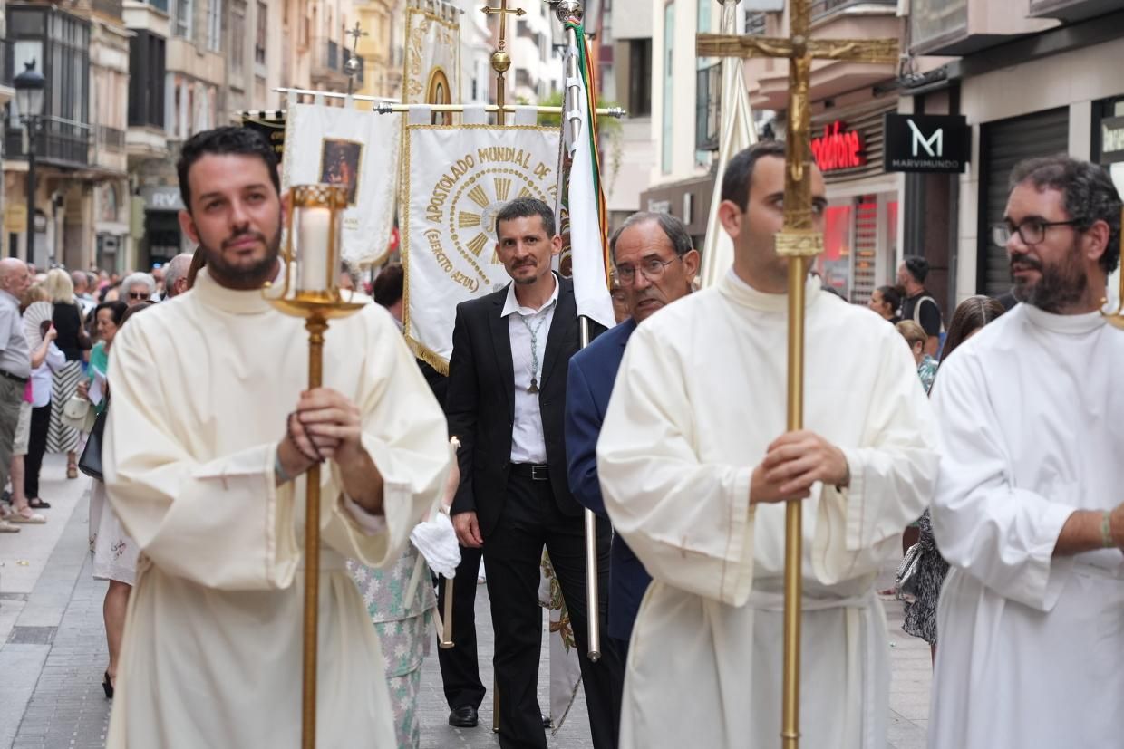 Castelló recibe con honores al Santísimo en la procesión del Corpus Christi