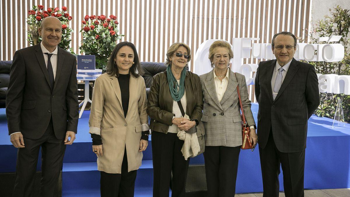 De izquierda a derecha, Genís Sinca, Arantxa Moll, Marta Corachan, Arantza Sarasola y Javier Moll, en la presentación del libro del centenario de la Clínica Corachan de Barcelona.