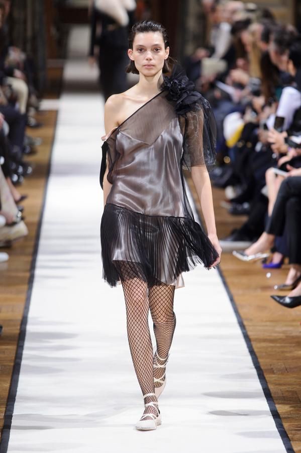 Medias de rejilla en el desfile de Lanvin