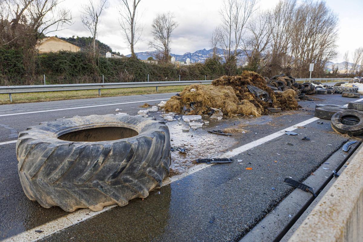 Protesta pagesa a la C-16, a Olvan