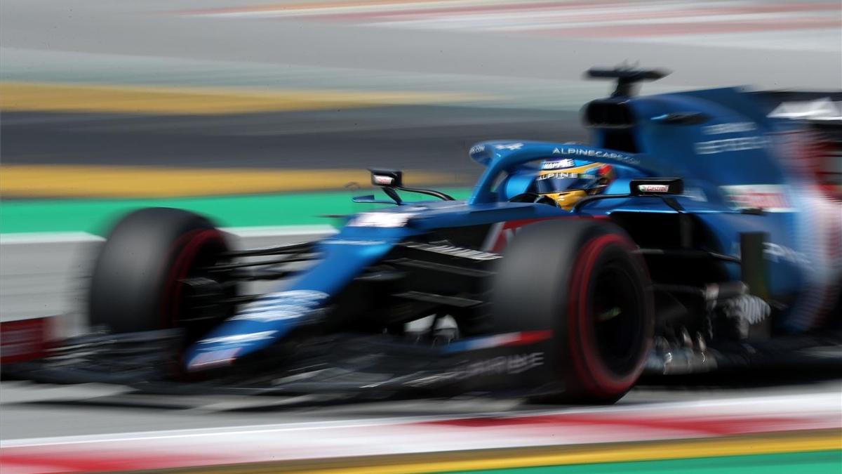 Alonso rueda con el Alpine en Montmeló, este viernes.