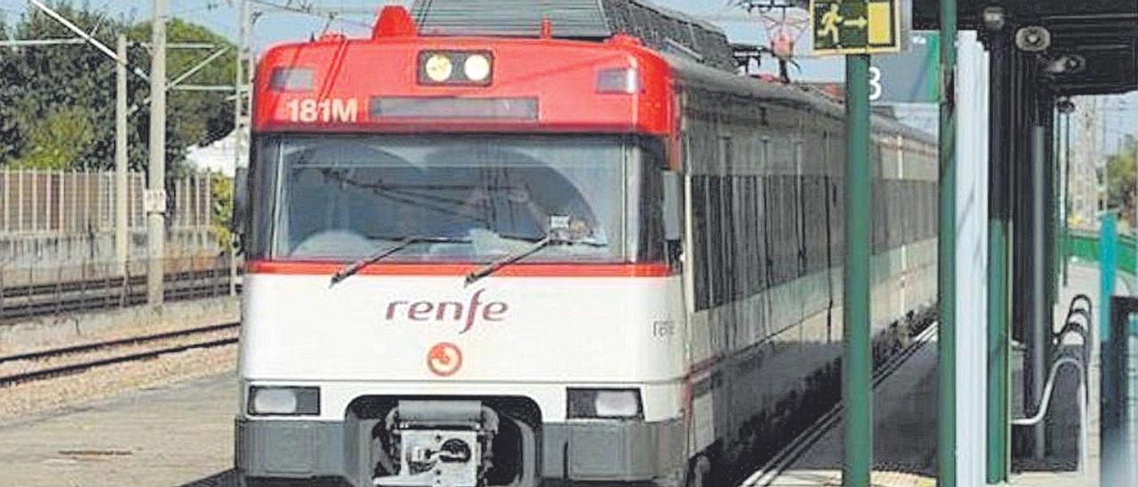 Imagen de archivo de un tren detenido en la estación de Palma del Río.