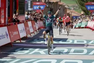 Marianne Vos gana en Sigüenza y Vollering llega a líder a la etapa final de la Vuelta femenina