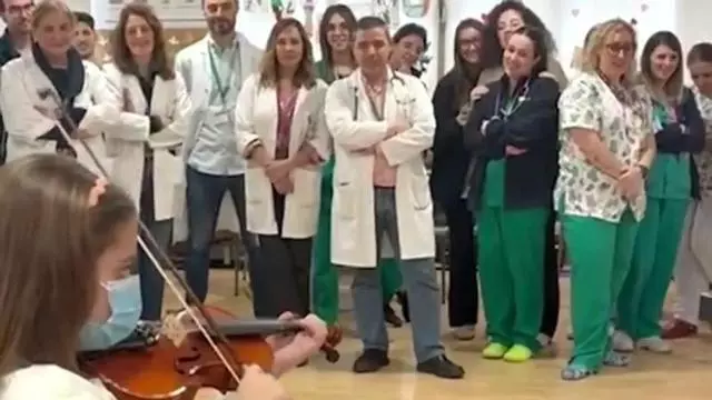 Vídeo | Marta, la última menor del accidente de Adamuz, recibe el alta