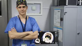 Juan Solivera, jefe de Neurocirugía del hospital Reina Sofía: "Participamos junto al Imibic en dos nuevos ensayos clínicos de tumores cerebrales en adultos y uno en niños"