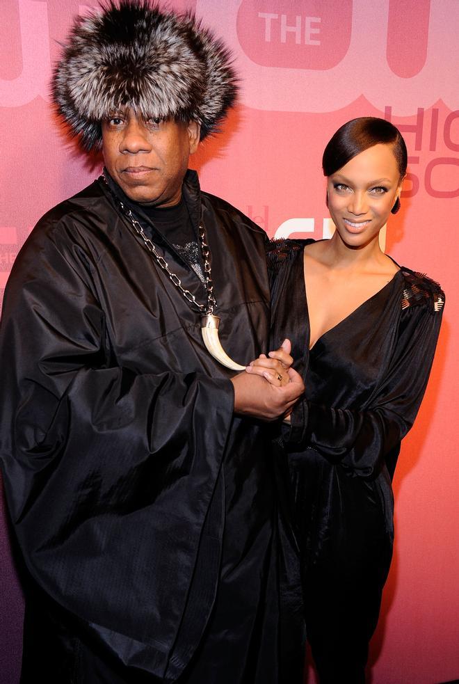 André Leon Talley con la modelo Tyra Banks