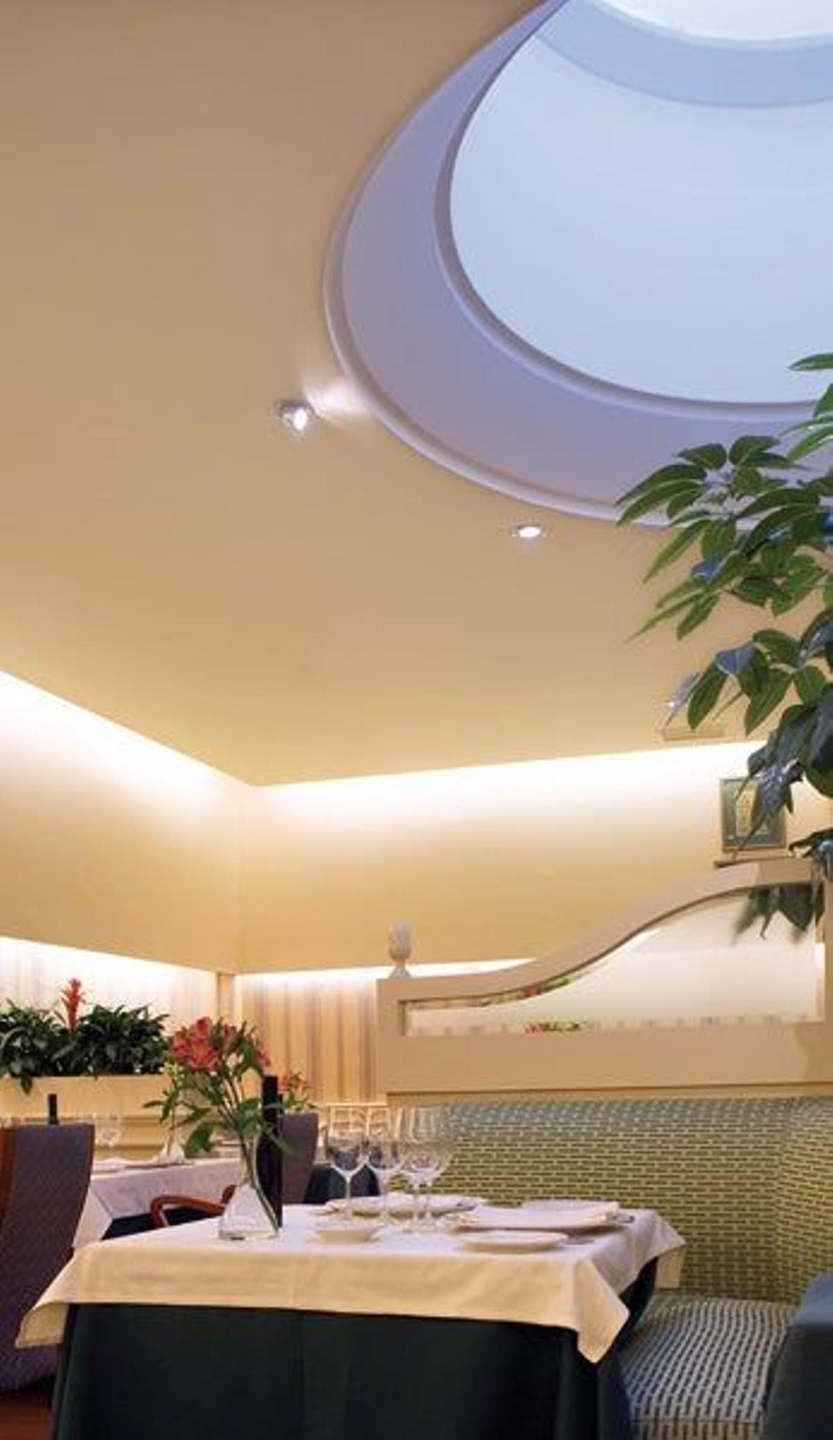 En la carta de vinos de Zaldiaran predominan los caldos de la tierra, a los que añade todas las den