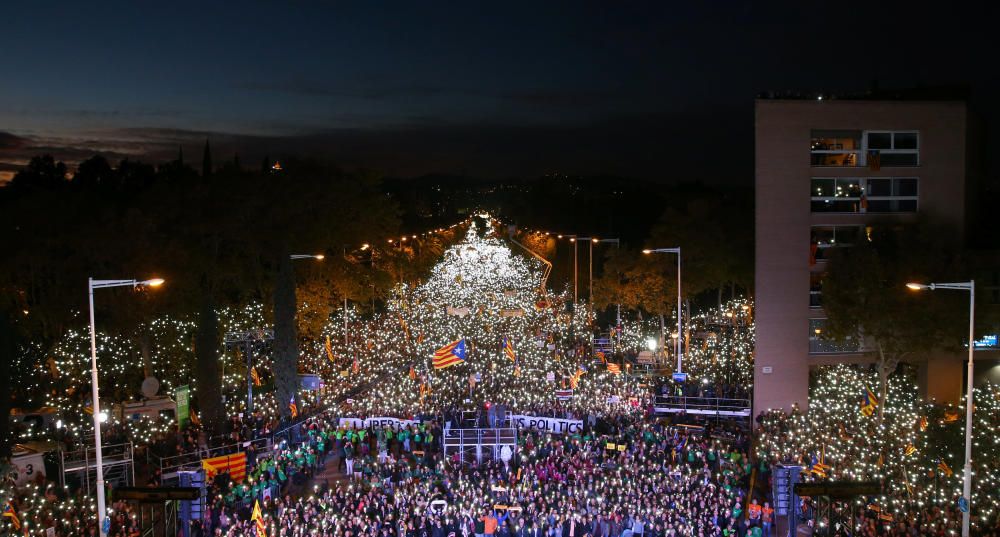 Manifestación en Barcelona para pedir la libertad de los exconsejeros encarcelados y de ''''''''los Jordis''''''''