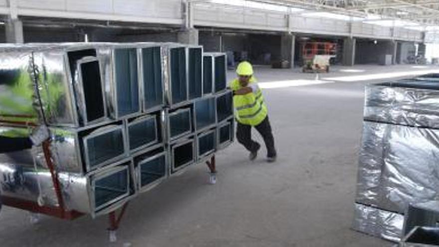 Obras de construcción en el aeropuerto internacional de Corvera.