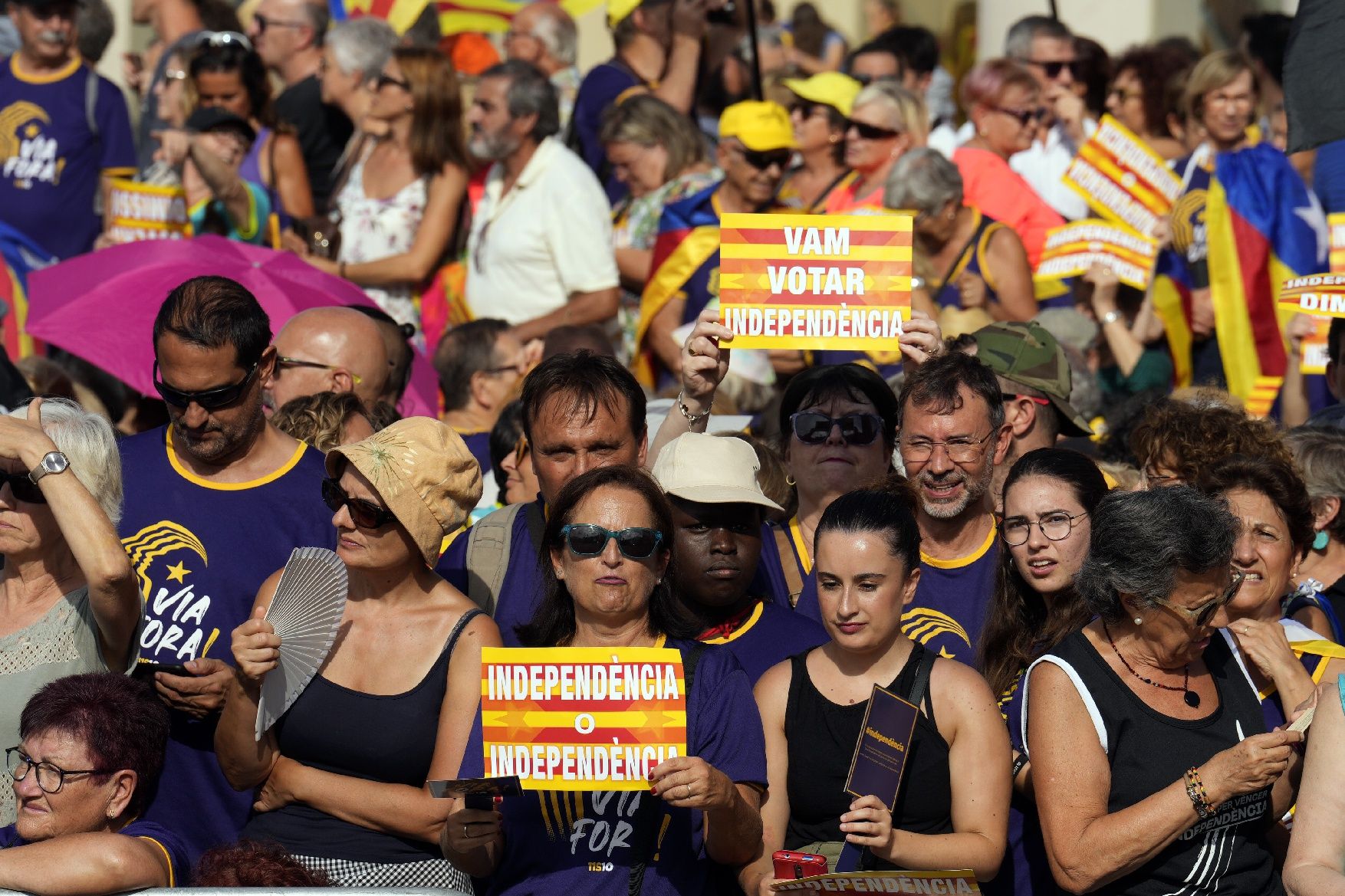 Així ha estat la manifestació convocada per l'ANC per la Diada a Barcelona amb el lema 'Via Fora'