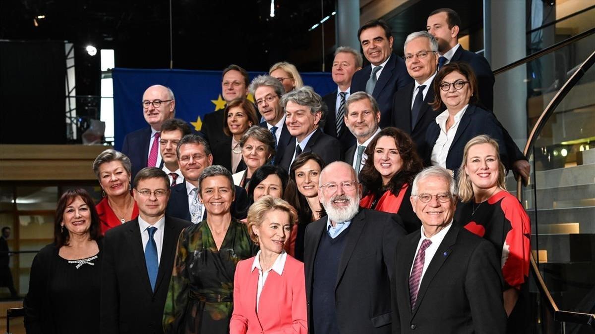 foto de familia de la nueva comisión europea