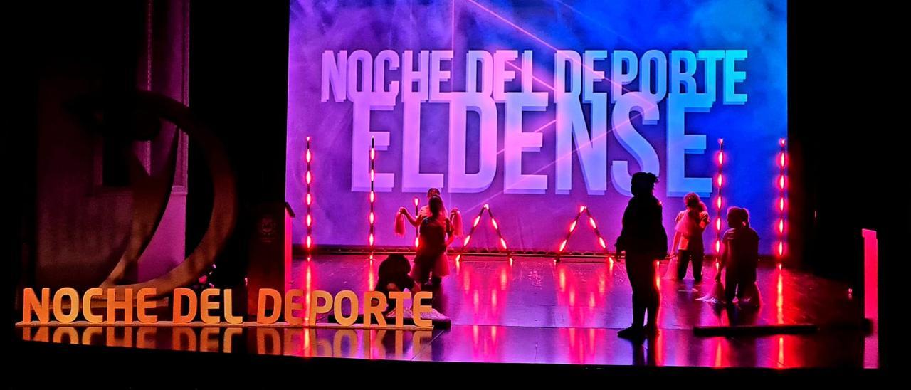 El escenario de la Noche del Deporte Eldense que se celebra hoy en el Teatro Castelar.