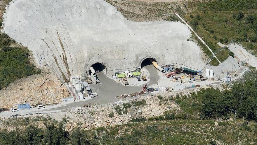 Obras de perforación del túnel de A Canda, entre Lubián (Zamora) y A Mezquita (Orense).