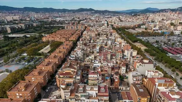 El plan para construir 220.000 viviendas en el área de Barcelona vuelve a aprobarse tras una lluvia de alegaciones.