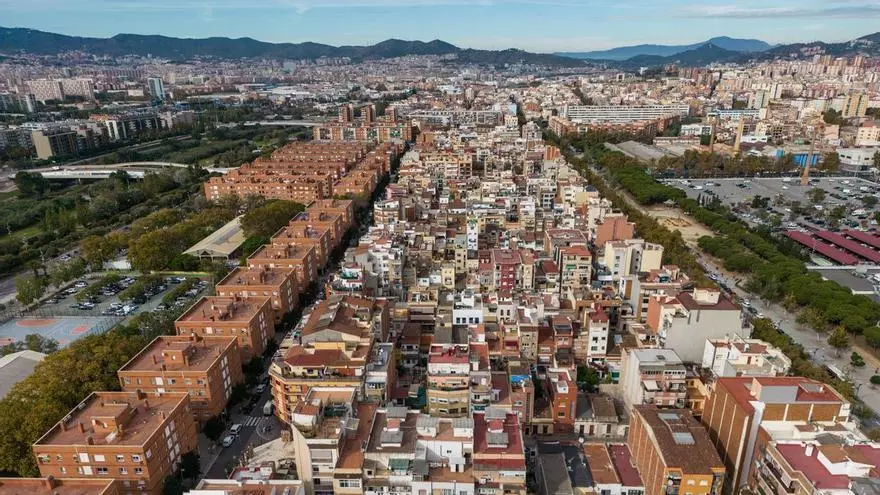 El plan para construir 220.000 viviendas en el área de Barcelona vuelve a aprobarse tras una lluvia de alegaciones.
