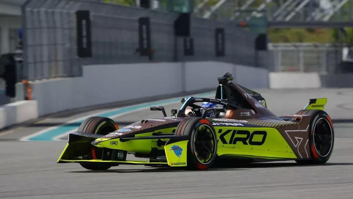 Mr Beast montado en el Fórmula E de Cupra Kiro
