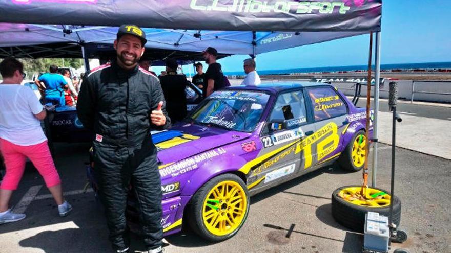 David Barrera, ganador de la modalidad Drift, con su BMW.