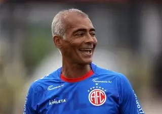 Romario, con 58 años, vuelve a los terrenos de juego