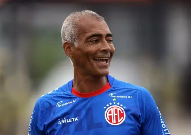 Romario, con 58 años, vuelve a los terrenos de juego