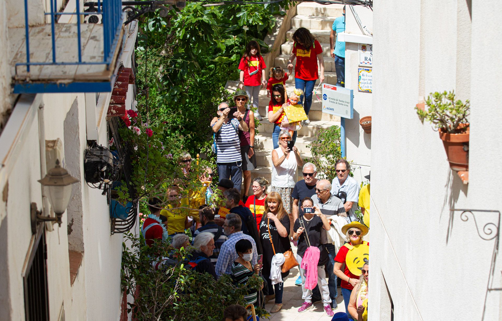 Santa Cruz se engalana con las Cruces de Mayo