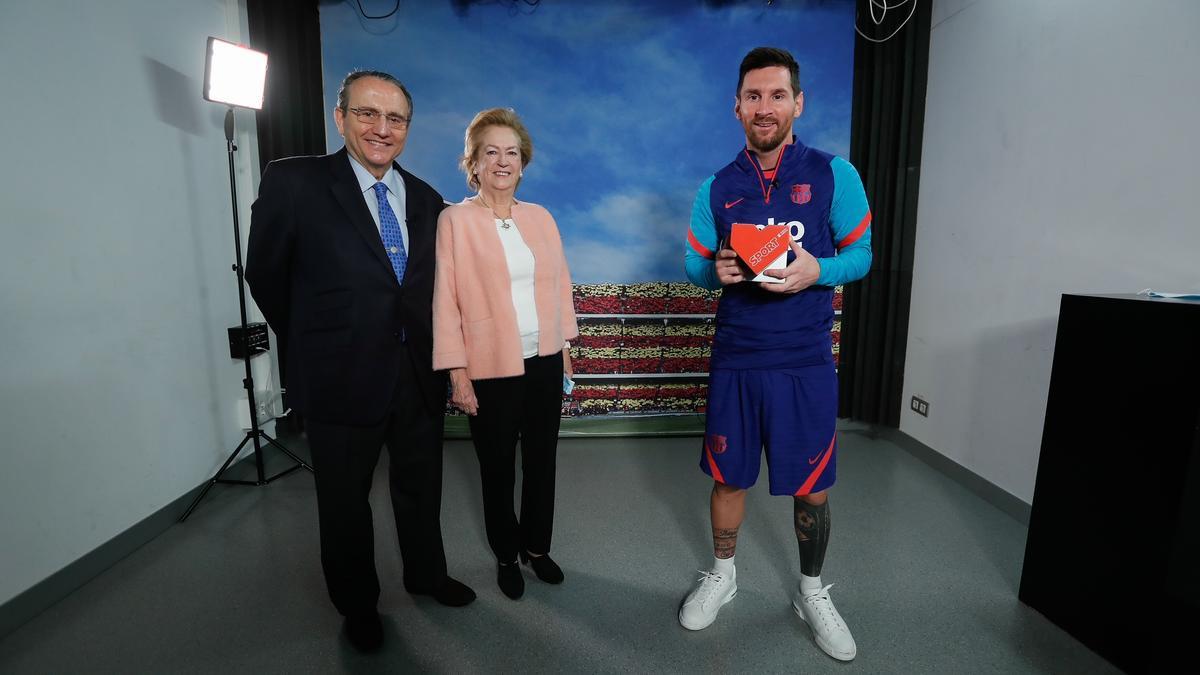 Javier Moll, Arantza Sarasola y Leo Messi en la entrega de los Premios Valores del Deporte