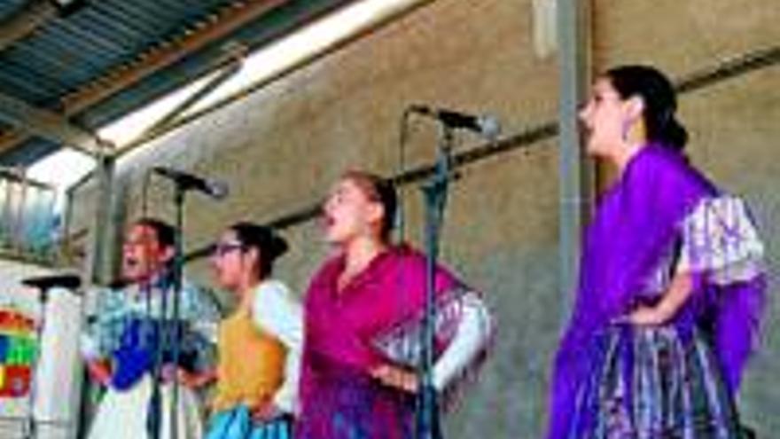 Las escuelas de jota mantienen vivo el folclore