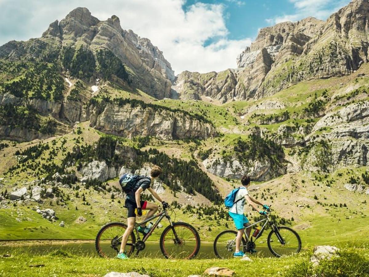 Ruta en bicicleta al Ibón de Piedrafita.