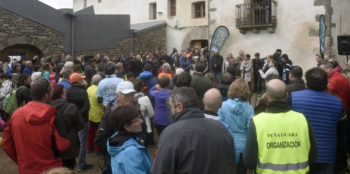 La expectación desbordó las inmediaciones del refugio el día de la presentación. | DIPUTACIÓN DE HUESCA