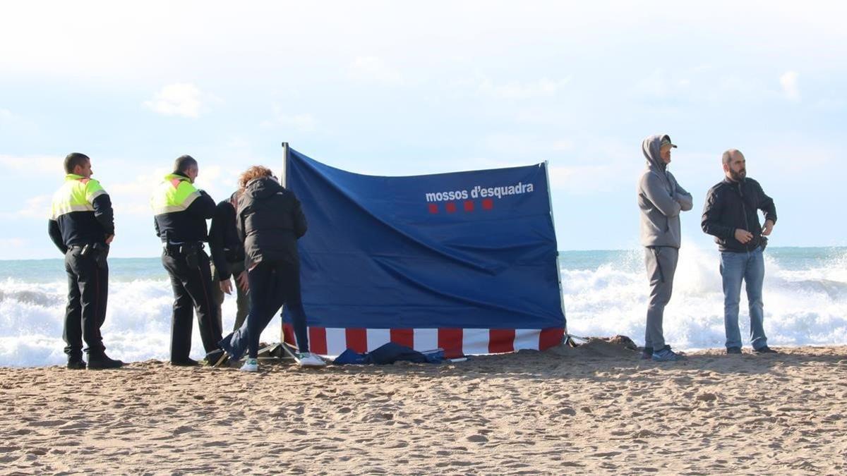 Hombre ahogado en la playa de Les Botigues de Sitges 6 de novembre del 2018