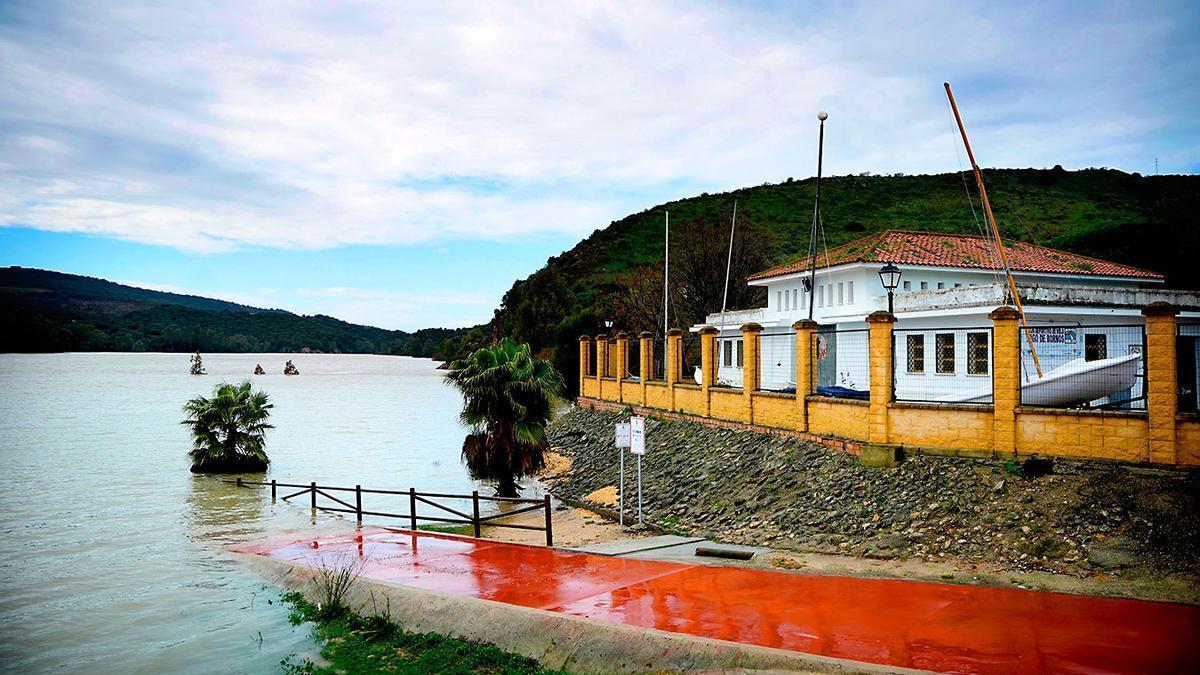 Los pantanos amdaluces, en cifras históricas. Imagen del pantano de Bornos (Cádiz) lleno.