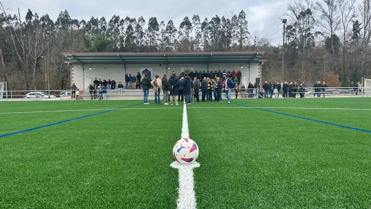 Día histórico para Piloña: La parroquia de Villamayor estrena su nuevo campo de fútbol