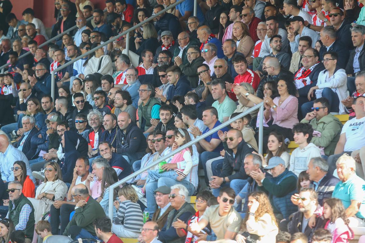 A Lomba se llenó de espectadores en la jornada de ayer.