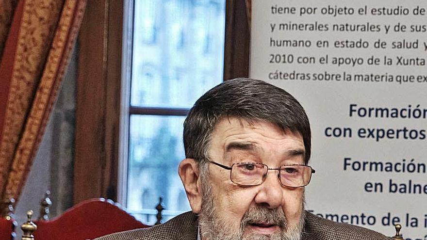 El profesor emérito de Medicina Preventiva Juan Gestal.